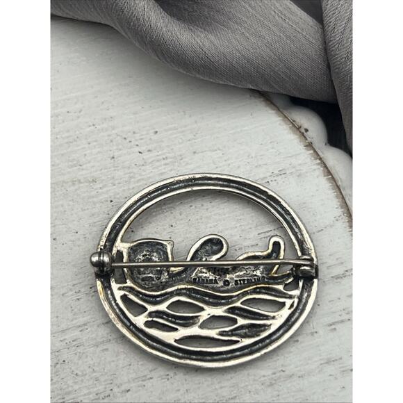 Kabana Sterling Silver Otter Brooch - Picture 2 of 4